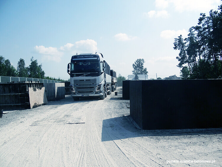 Transport szamb betonowych  w Lubieniu Kujawskim